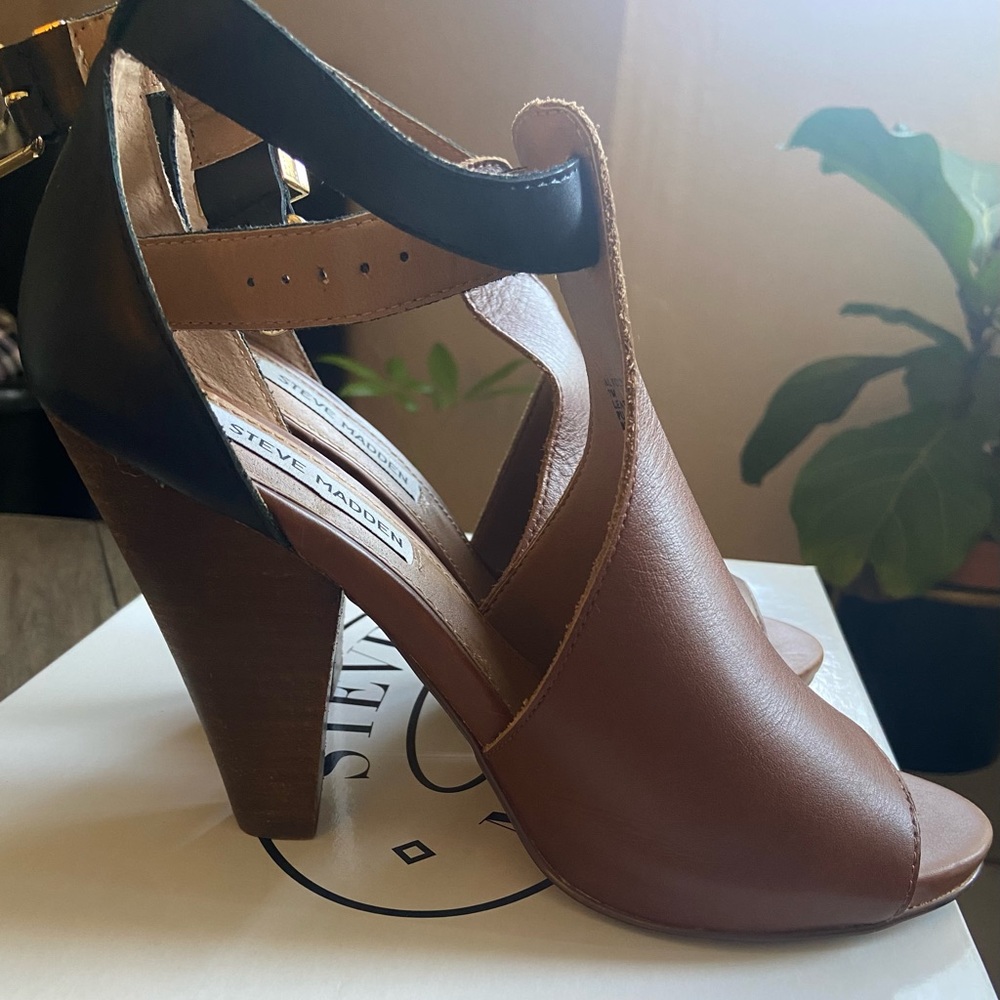 STEVE MADDEN: ALYCCE cognac BLACK LEATHER HIGH HEELS BOOTS